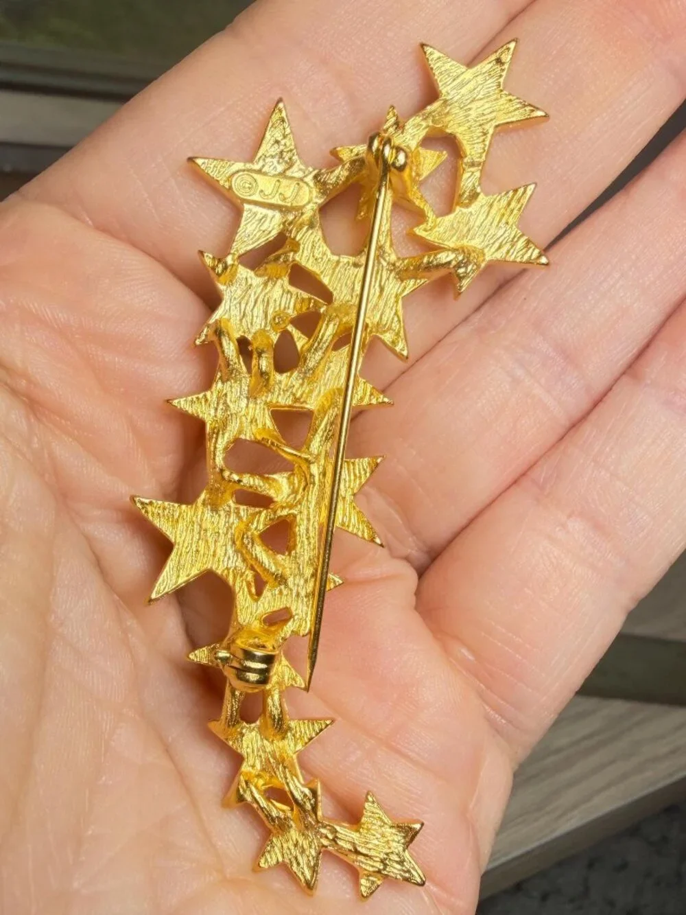JJ Shooting Star Brooch Gold Tone Rhinestone Vintage 3.2